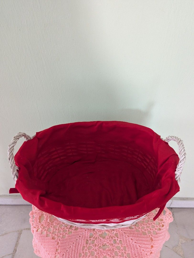 White Wicker Basket449542954093783041