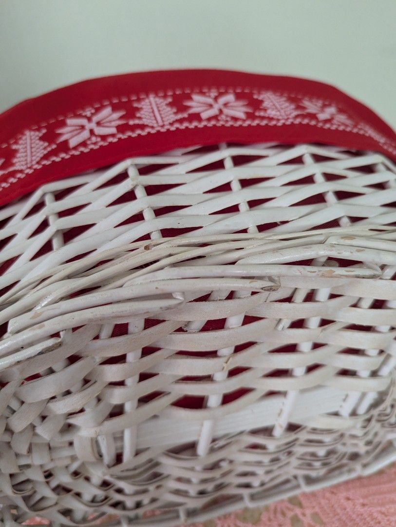 White Wicker Basket449542954093783042