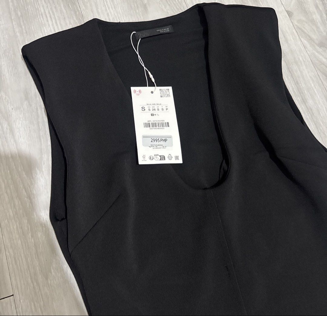Zara Black formal dress (Category: Dresses) located in Mandaluyong City. Submitted by coco.label (Listing ID 1425541355, Image 3). Description: Bnew Took off the tag alrdy Size small .