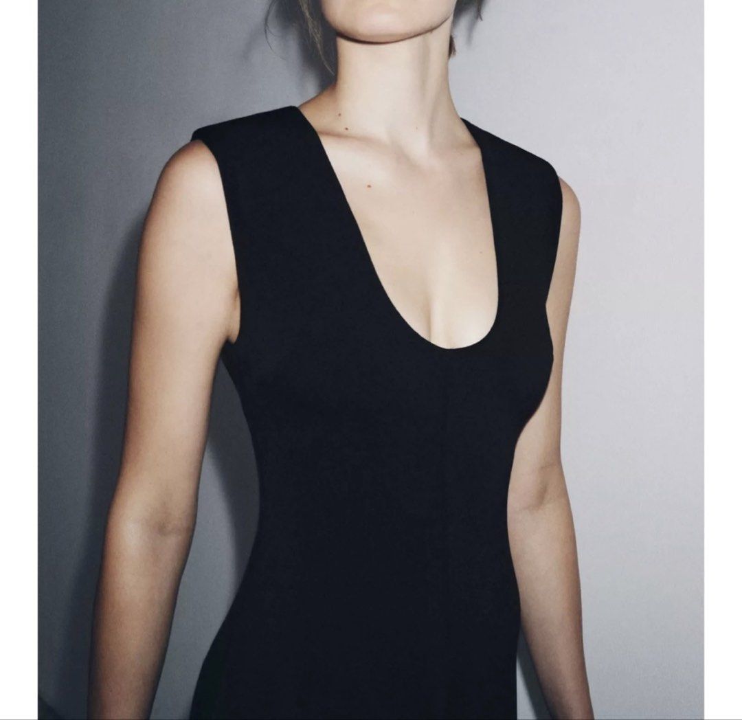 Zara Black formal dress (Category: Dresses) located in Mandaluyong City. Submitted by coco.label (Listing ID 1425541355, Image 2). Description: Bnew Took off the tag alrdy Size small .
