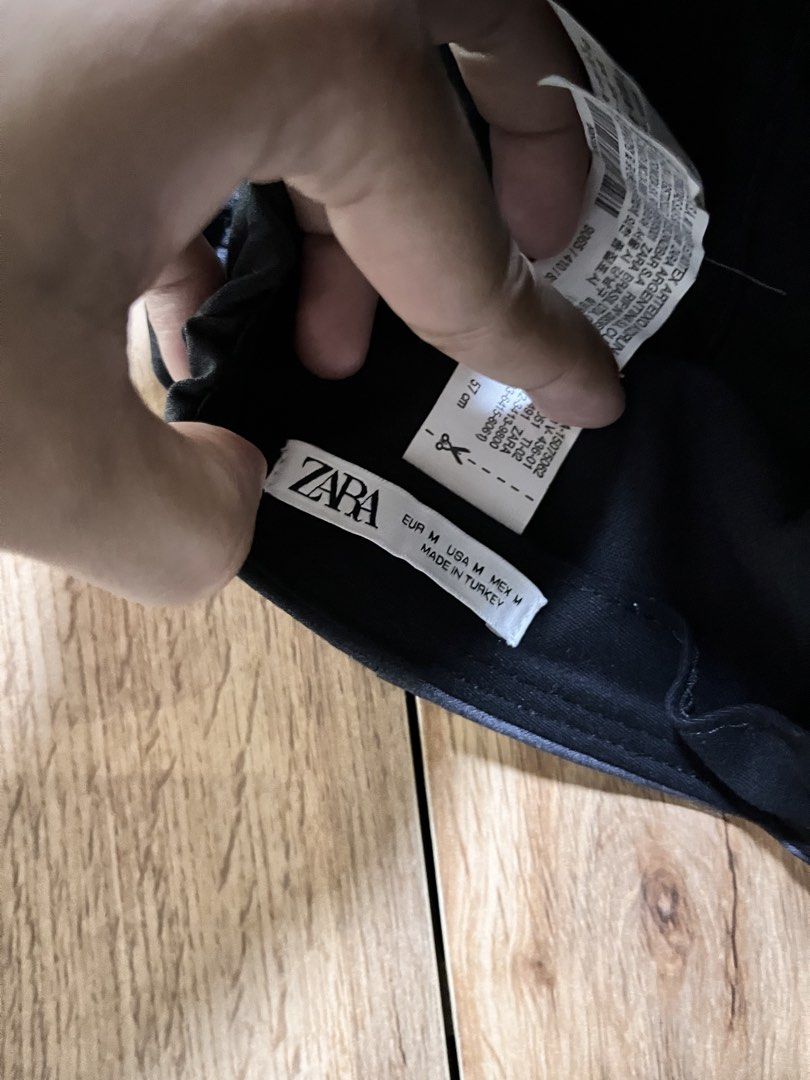 Zara Flat Cap (Category: Caps & Hats) located in Manila. Submitted by reisei.thrifts (Listing ID 1425628587, Image 3). Description: .