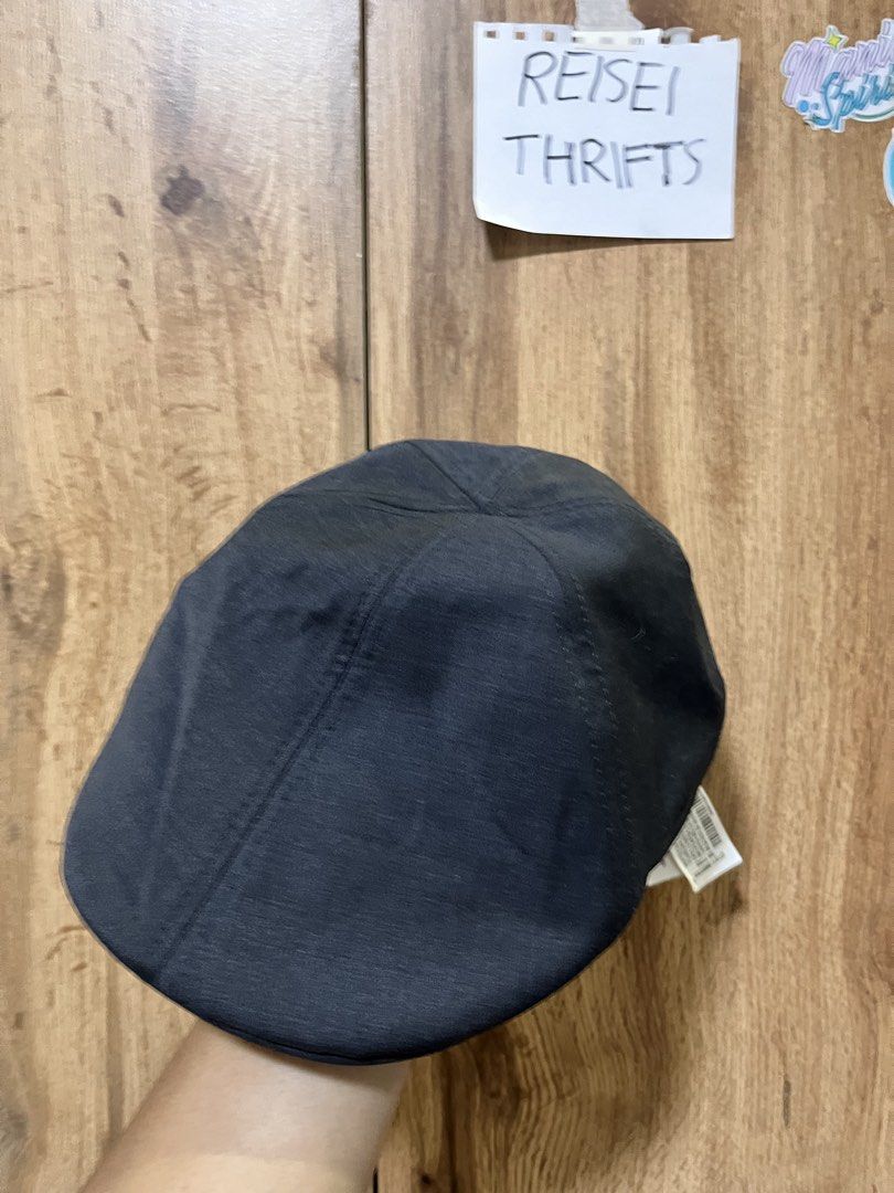 Zara Flat Cap (Category: Caps & Hats) located in Manila. Submitted by reisei.thrifts (Listing ID 1425628587, Image 2). Description: .