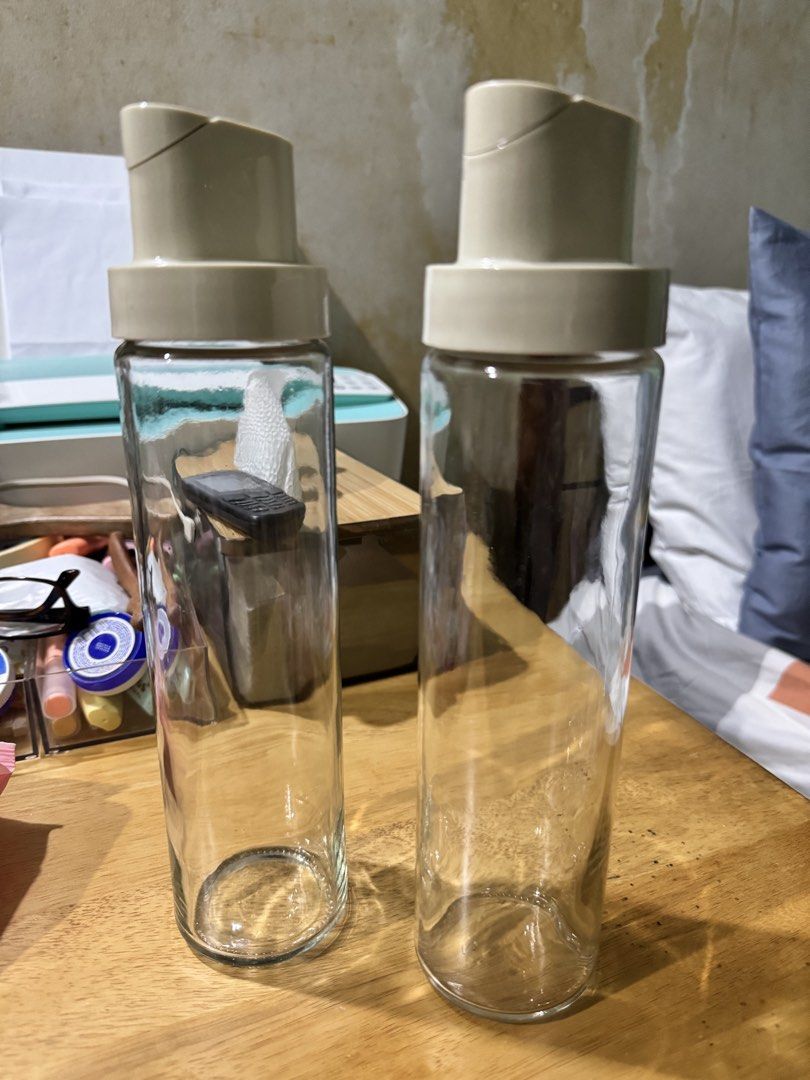 500ml oil/vinegar bottle (Category: Pitchers & Dispensers) located in Makati City. Submitted by jinger_21 (Listing ID 1429604869, Image 3). Description: 500ml Can be used for oil, vinegar dispenser 2 pieces for Php 200.00 only Fixed price Mode of payment: Gcash Maya Gotyme Uno Shipping will be shouldered by the buyer.