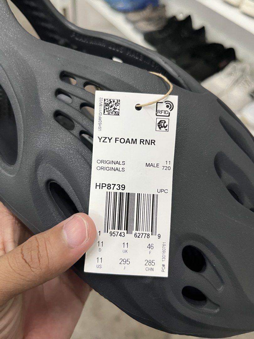 Adidas Yeezy Foam Runner - Onyx (Category: Slippers & Slides) located in Manila. Submitted by princess.maggie (Listing ID 1429548697, Image 3). Description: - pair only - no box - dm for more details.