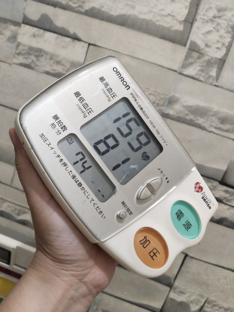 Affordable Omron HEM-780 automatic blood pressure monitor 😍👌 (Category: Medical Supplies & Tools) located in Malolos. Submitted by afford.japan (Listing ID 1429584384, Image 3). Description: .