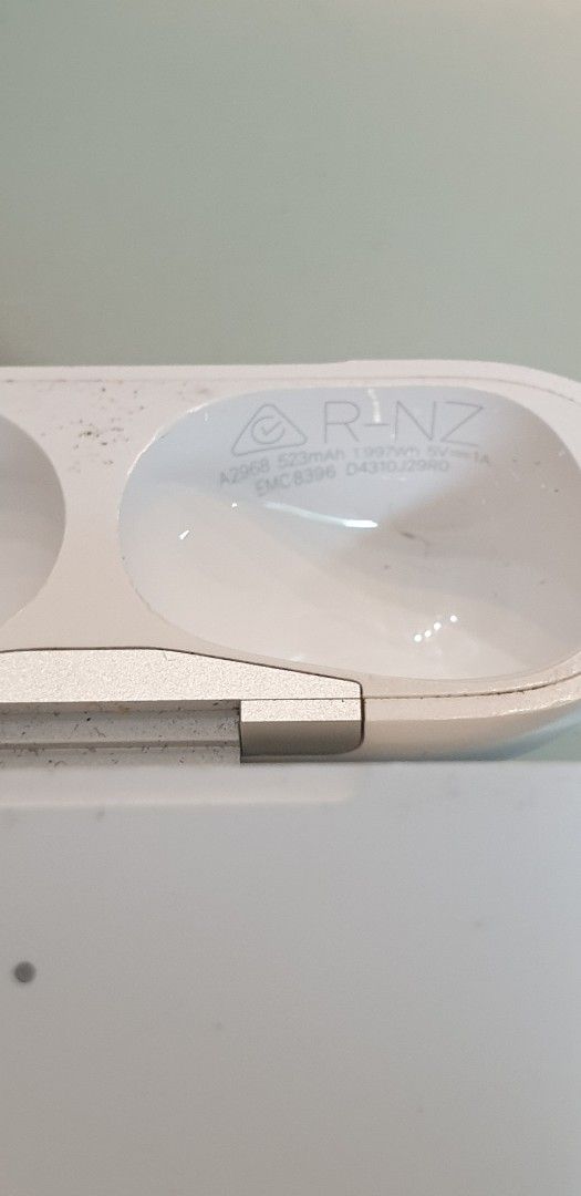 Apple AirPods Pro Charging Case
