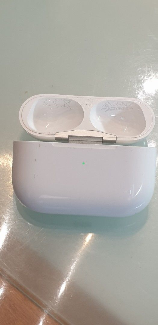 Apple AirPods Pro Charging Case414957558994063361