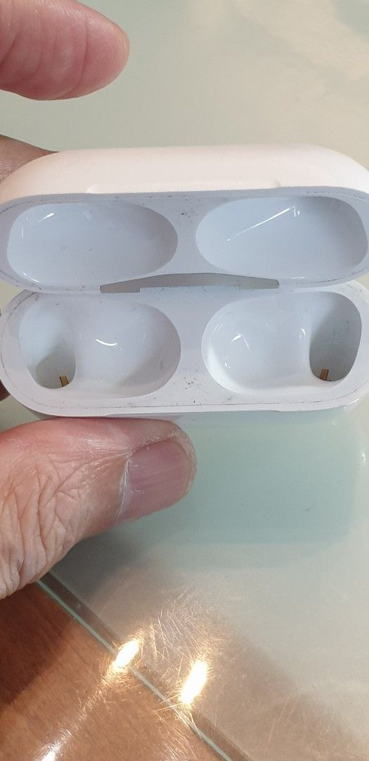 Apple AirPods Pro Charging Case414957558994063363