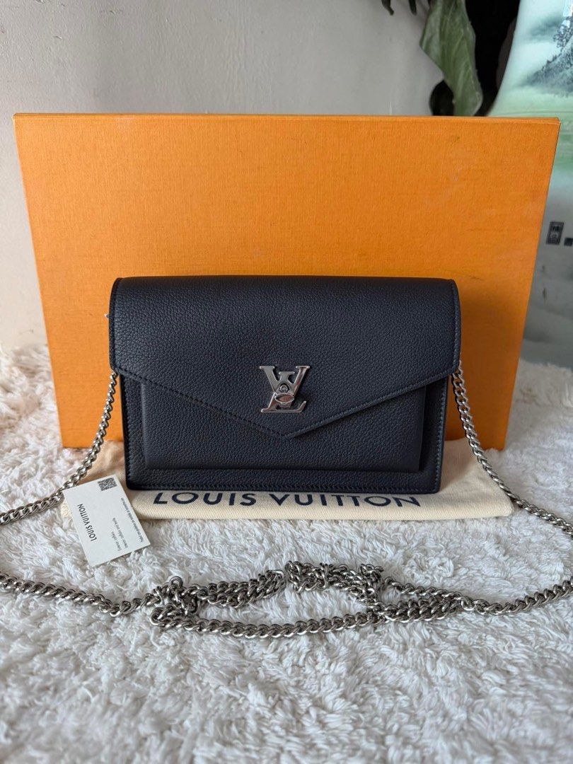 authentic LV interlocking chain bag (Category: Luxury Bags & Wallets) located in Quezon City. Submitted by jhaediah (Listing ID 1389954335, Image 1). Description: Good as New 💓4/2 Microchip Original .