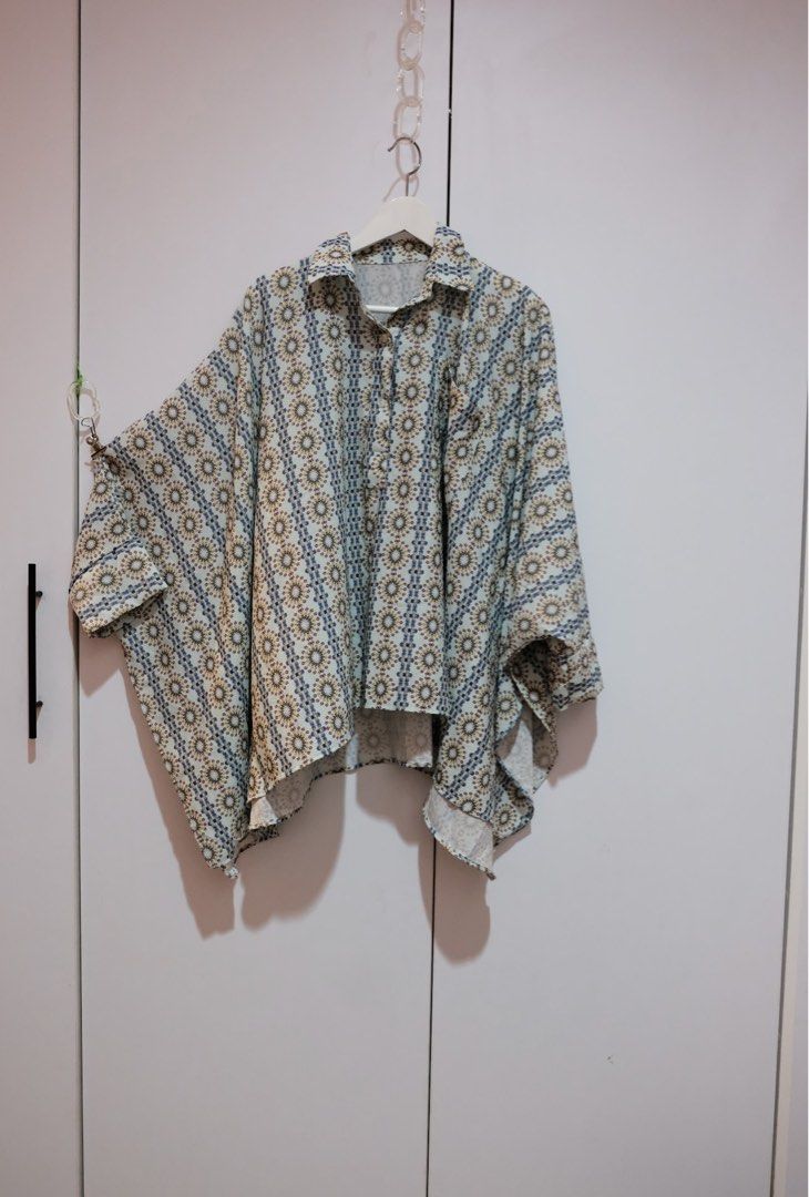 Batwing Button Blouse (Category: Shirts) located in Subang Jaya. Submitted by feyyahh (Listing ID 1429593821, Image 2). Description: Free Size.