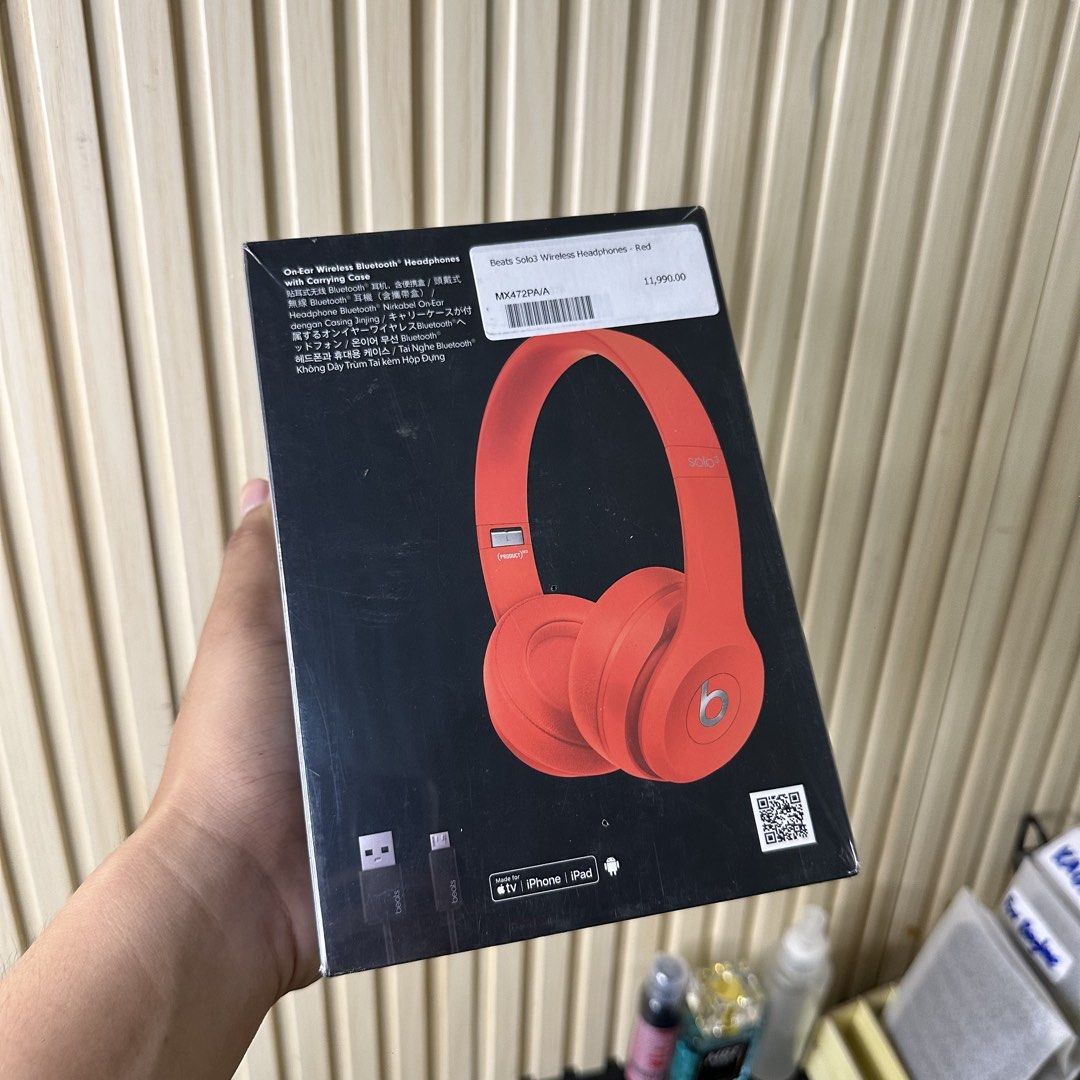 Beats Solo3 Wireless Headphones (Category: Headphones & Headsets) located in Manila. Submitted by ryan_cos (Listing ID 1429557892, Image 2). Description: Brandnew Sealed .