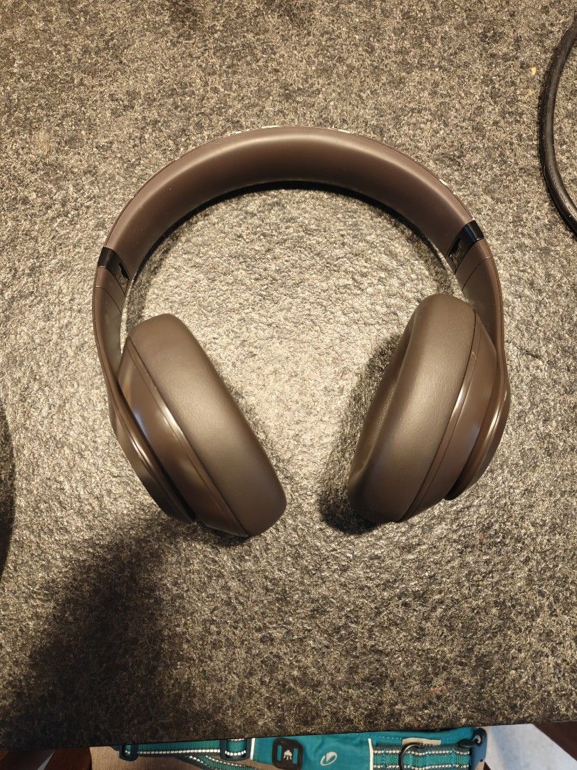 Beats studio pro Wireless Headphones - Brown
