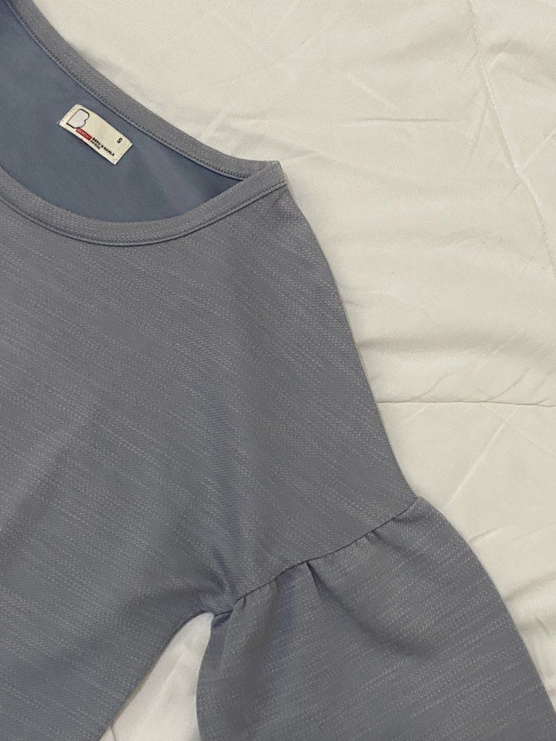 Bench Blue Bell Sleeve Dress - M (Category: Dresses) located in Candelaria. Submitted by ig.finds (Listing ID 1429629272, Image 2). Description: b: 40 in w: 36 in l: 34 in.