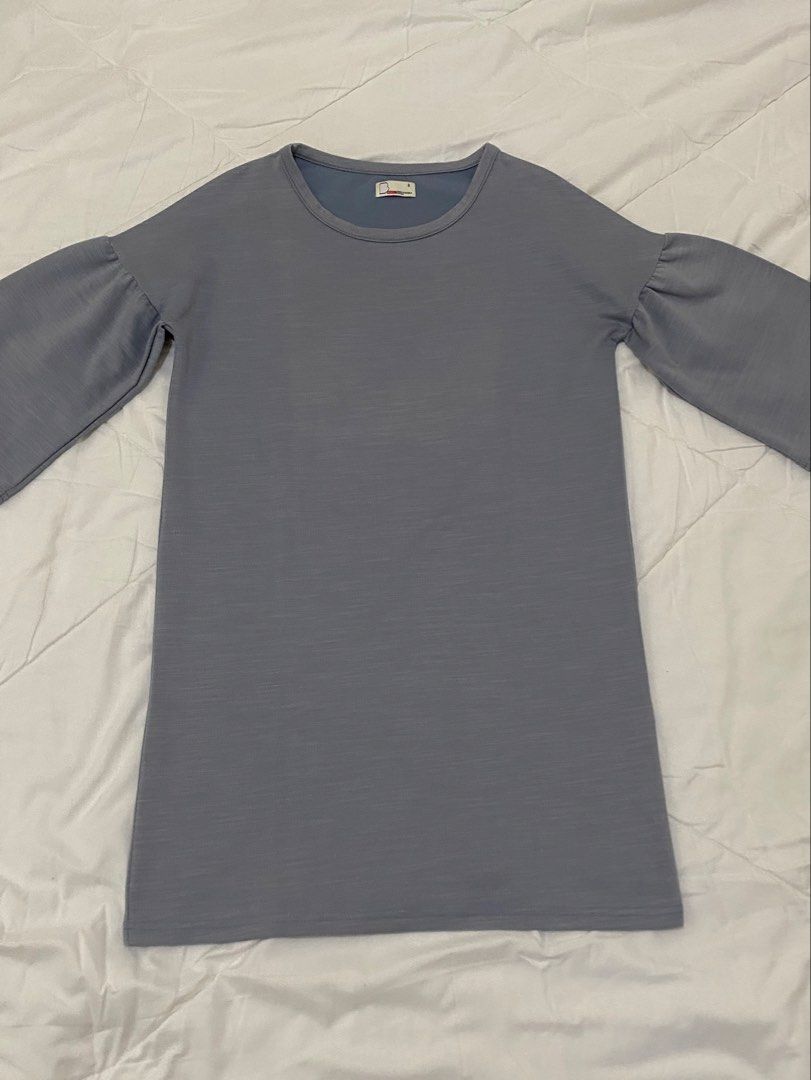 Bench Blue Bell Sleeve Dress - M (Category: Dresses) located in Candelaria. Submitted by ig.finds (Listing ID 1429629272, Image 1). Description: b: 40 in w: 36 in l: 34 in.