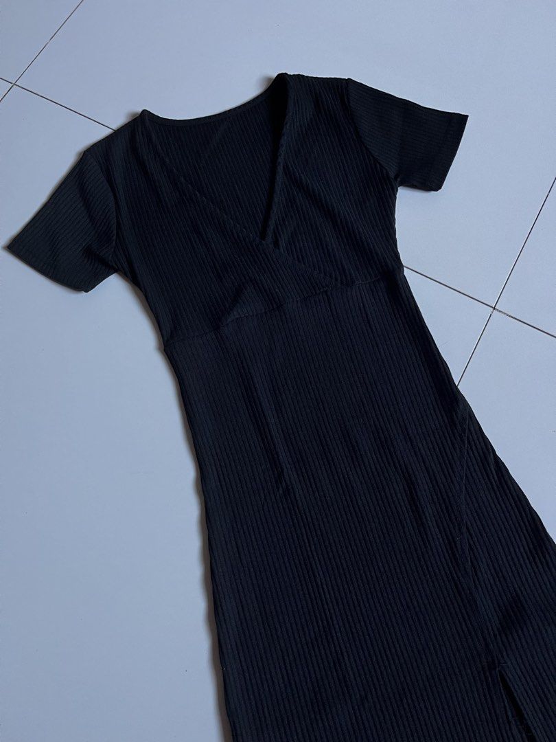 Black Ribbed Dress with Slit (Category: Dresses) located in Tacloban City. Submitted by priv_ (Listing ID 1429578777, Image 1). Description: XXS-XS Mop: Gcash Location: Tacloban City.