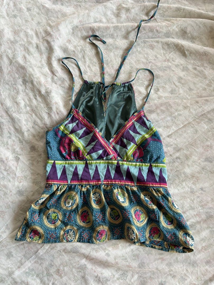 Bohemian Y2K Cami Top (Thrifted) (Category: Sleeveless) located in Batangas. Submitted by desireelir (Listing ID 1429539600, Image 1). Description: Y2K top, Abstract design, blue-green, L20” B32-34” Gcash payment only .