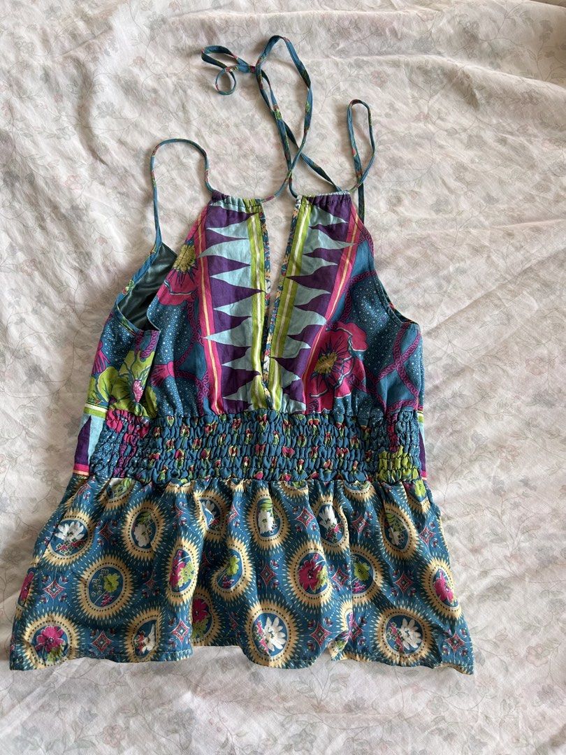 Bohemian Y2K Cami Top (Thrifted) (Category: Sleeveless) located in Batangas. Submitted by desireelir (Listing ID 1429539600, Image 2). Description: Y2K top, Abstract design, blue-green, L20” B32-34” Gcash payment only .