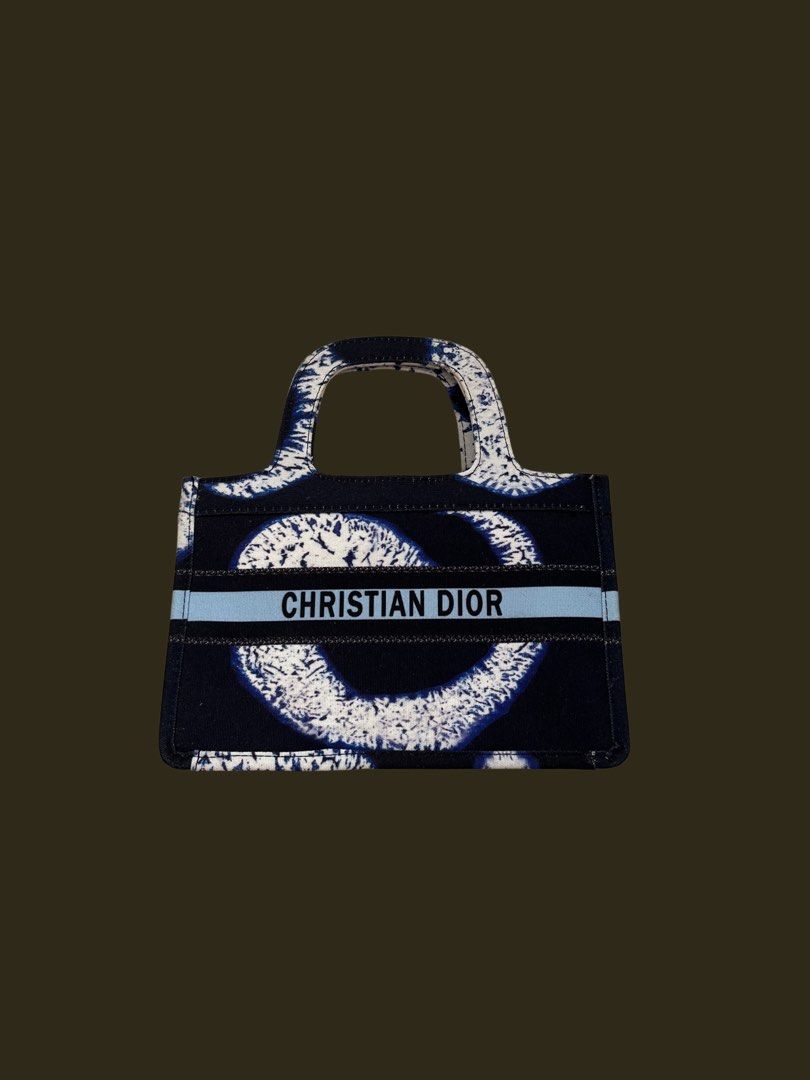 Christian Dior Tote Bag (Category: Luxury Bags & Wallets) located in Iloilo. Submitted by 888collector (Listing ID 1429666914, Image 1). Description: NGA.