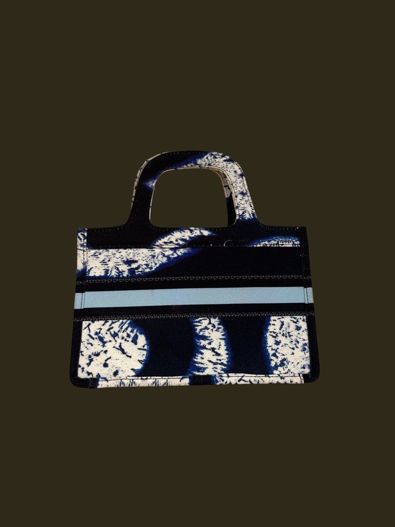 Christian Dior Tote Bag (Category: Luxury Bags & Wallets) located in Iloilo. Submitted by 888collector (Listing ID 1429666914, Image 2). Description: NGA.