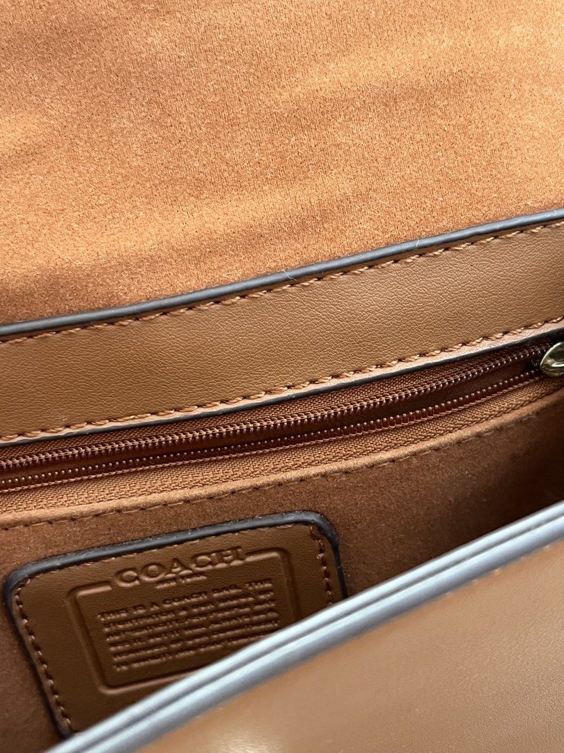 Coach Brown Leather Chain Bag (Category: Luxury Bags & Wallets) located in Iloilo. Submitted by 888collector (Listing ID 1429667088, Image 3). Description: .