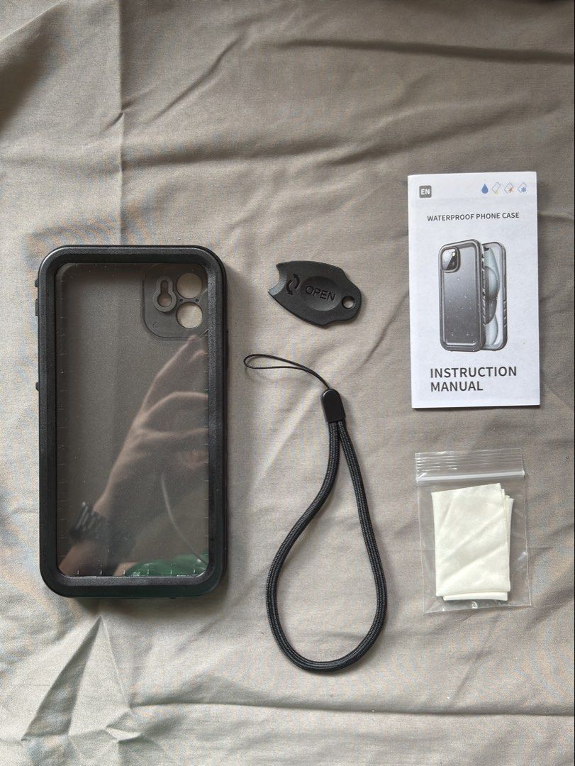 Sportlink Waterproof Case (iPhone 11) (Category: Cases & Sleeves) located in Mandaluyong City. Submitted by iamjoshrem (Listing ID 1429537412, Image 3). Description: • Brand: Sportlink • Original price: ₱599 • Purchased last December 2024 online • Complete with extra accessories • Never been used at least once.