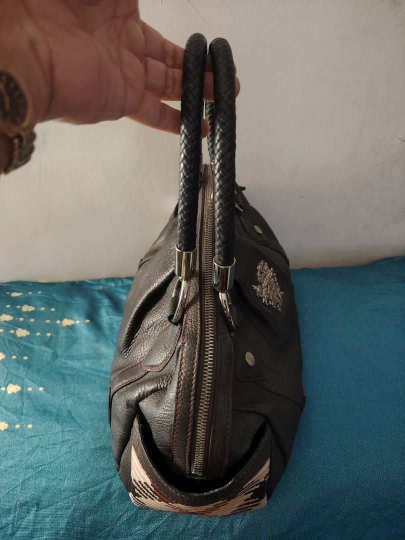 Dark Brown Leather Handbag with Braided Handles (Category: Luxury Bags & Wallets) located in Bulacan. Submitted by brandedbagspreloved (Listing ID 1429555823, Image 3). Description: medium size as is bawal sa maselan bili nalang s store ng daks my sign of use since preloved eto wlang butas hindi sira.