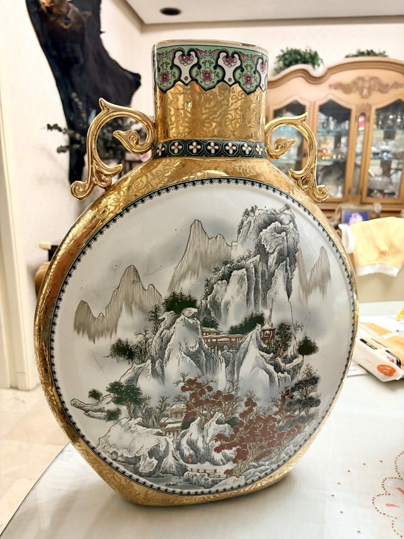 Decorative chinese perfume jar (Category: Vases & Decorative Bowls) located in Pasig City. Submitted by stephtdizon (Listing ID 1429665858, Image 2). Description: .
