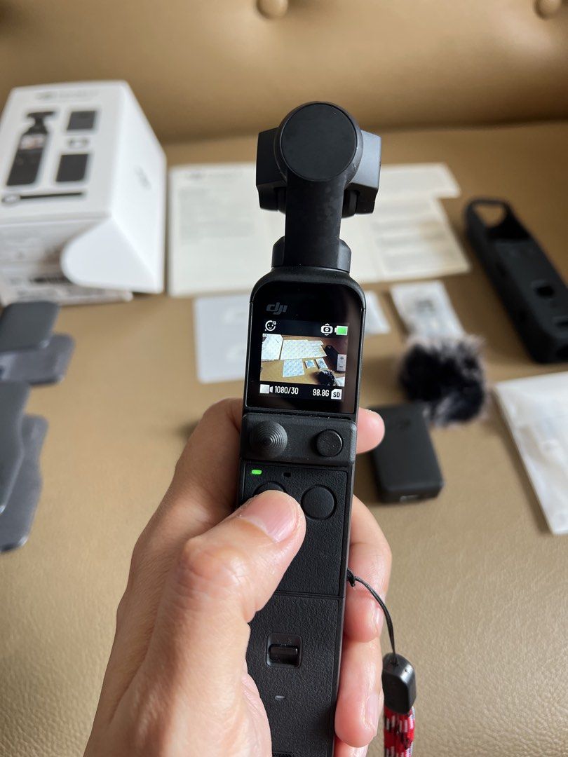 DJI Pocket 2 Creator Combo (Category: Cameras) located in Quezon City. Submitted by felizdoss (Listing ID 1429546008, Image 2). Description: Barely used. Unboxed, tested, then stored it again. 😅 I haven’t really used this extensively tbh. Can pass as new! Complete with box and accessories. No issues/dents/scratch. Unli check upon meetup. 📍 Fairview Terraces 📍 SM Fairview.