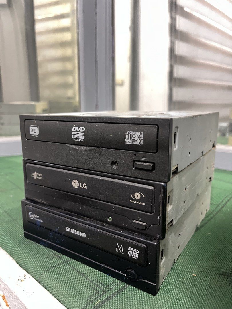 DVD Drives - LG, Samsung (Category: Hard Disks & Thumbdrives) located in Quezon City. Submitted by sefgard0707 (Listing ID 1429505020, Image 1). Description: - DVD Drives (LG & Samsung) - Black color - Functional - Suitable for reading and writing DVDs - Ready to install 300 each.