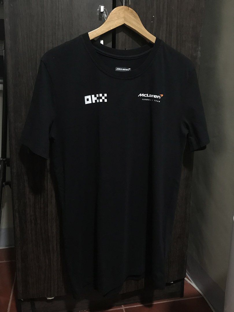 (F1) McLaren Formula 1 Team Shirt (Category: Tshirts & Polo Shirts ) located in Bulacan. Submitted by dailybumps (Listing ID 1429523274, Image 2). Description: - 20.5x29 - Authentic - Black color - can fit M-L sizing - Features McLaren and OKX logos on the front - Unique cube design on the back - Perfect for F1 fans.
