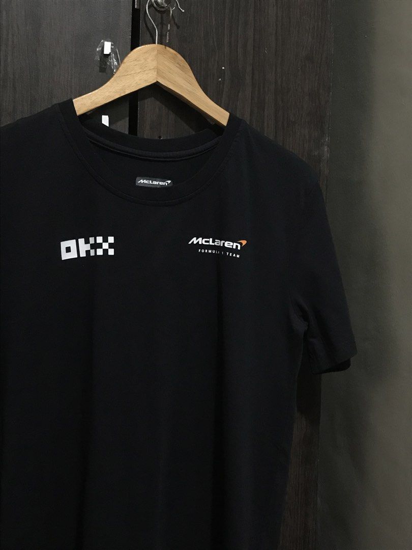 (F1) McLaren Formula 1 Team Shirt (Category: Tshirts & Polo Shirts ) located in Bulacan. Submitted by dailybumps (Listing ID 1429523274, Image 1). Description: - 20.5x29 - Authentic - Black color - can fit M-L sizing - Features McLaren and OKX logos on the front - Unique cube design on the back - Perfect for F1 fans.