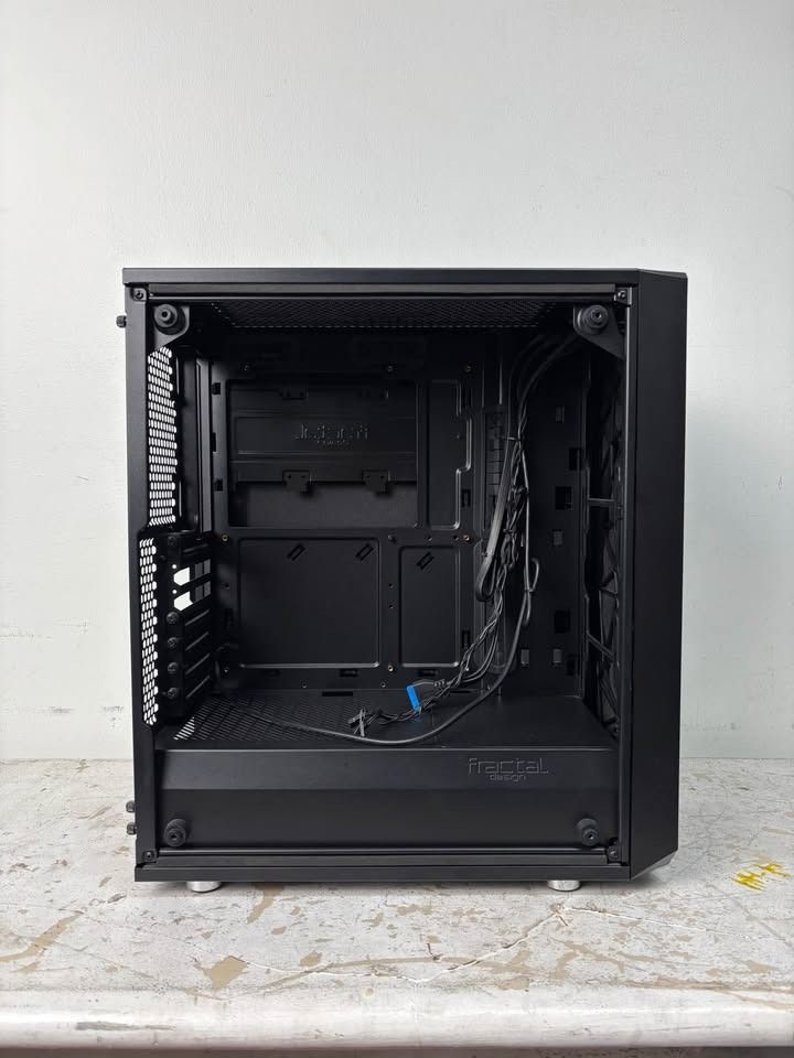 Fractal Design Meshify C Black (Category: Computer Parts) located in Las Pinas. Submitted by anthony_chan (Listing ID 1429618870, Image 3). Description: Fractal Design Meshify C Black P2,500 Brand New Price: P5,650 Details: - Midtower ATX Case - Complete 2.5" Drive Trays - Complete Fan Filters - Complete Screws & Standoffs - No Rust Issue/s: - Dusty due to storage - Missing 2 PCIE Covers - Missing 3.5" Drive Cage / Sleds - No Box Loc: BF Internat