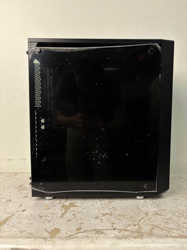 Fractal Design Meshify C Black (Category: Computer Parts) located in Las Pinas. Submitted by anthony_chan (Listing ID 1429618870, Image 2). Description: Fractal Design Meshify C Black P2,500 Brand New Price: P5,650 Details: - Midtower ATX Case - Complete 2.5" Drive Trays - Complete Fan Filters - Complete Screws & Standoffs - No Rust Issue/s: - Dusty due to storage - Missing 2 PCIE Covers - Missing 3.5" Drive Cage / Sleds - No Box Loc: BF Internat