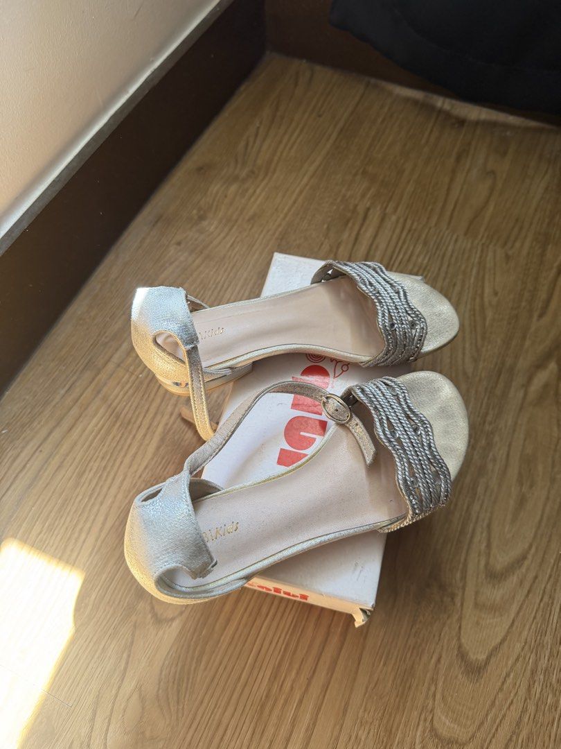 Gibi Glitz Silver Sandals Size 31 (Category: Babies & Kids Fashion) located in Pasig City. Submitted by mmmspg (Listing ID 1429651144, Image 3). Description: .