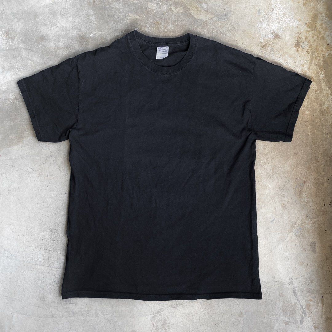 Gildan Black Blank Tee (Category: Tshirts & Polo Shirts ) located in Valenzuela. Submitted by 8899locker (Listing ID 1429576617, Image 1). Description: ID: Gildan Black Blank Tee Price: P500 Size: L Dimensions: 20.5” Width x 28.5” Length All sales are final..