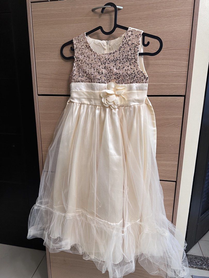 Girls' Formal Dress (Category: Babies & Kids Fashion) located in Pasig City. Submitted by regineski (Listing ID 1429602274, Image 1). Description: Elegant formal dress for girls. Features a sequined bodice, a satin waistband with a flower detail, and a flowing tulle skirt. The dress has a sleeveless design and a zipper closure at the back. Perfect for special occasions like parties or formal events..