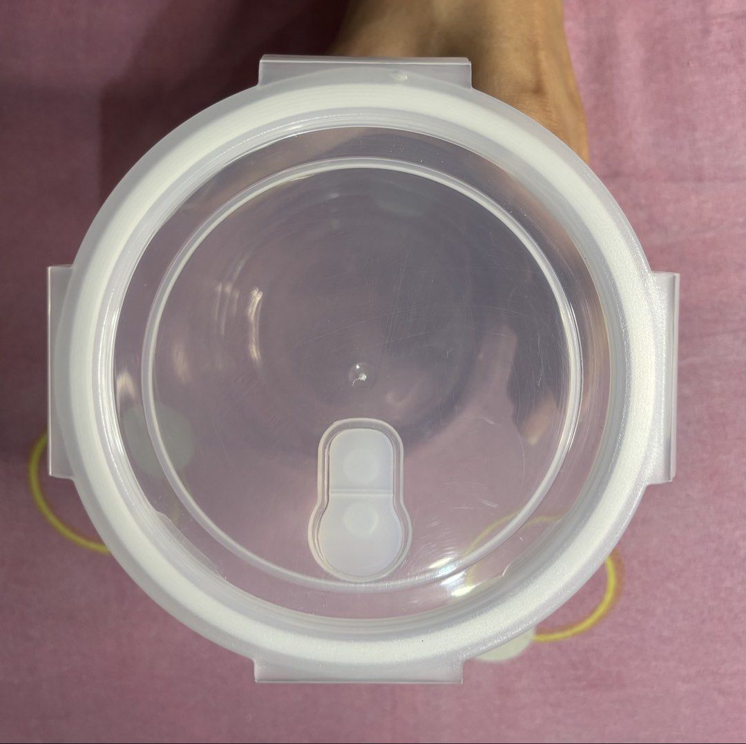 Glass Container Lunch Box (Category: Food Organization & Storage) located in Consolacion. Submitted by blancasbusiness (Listing ID 1429593786, Image 1). Description: Used once for packing food Perfect for traveling and working onsite Good as new PM for further inquiries.