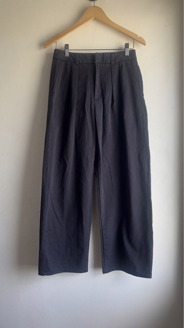 GU Barrel Pants - Black - Size S (Category: Other Bottoms) located in Marikina City. Submitted by declutter.marikina (Listing ID 1429567072, Image 1). Description: .