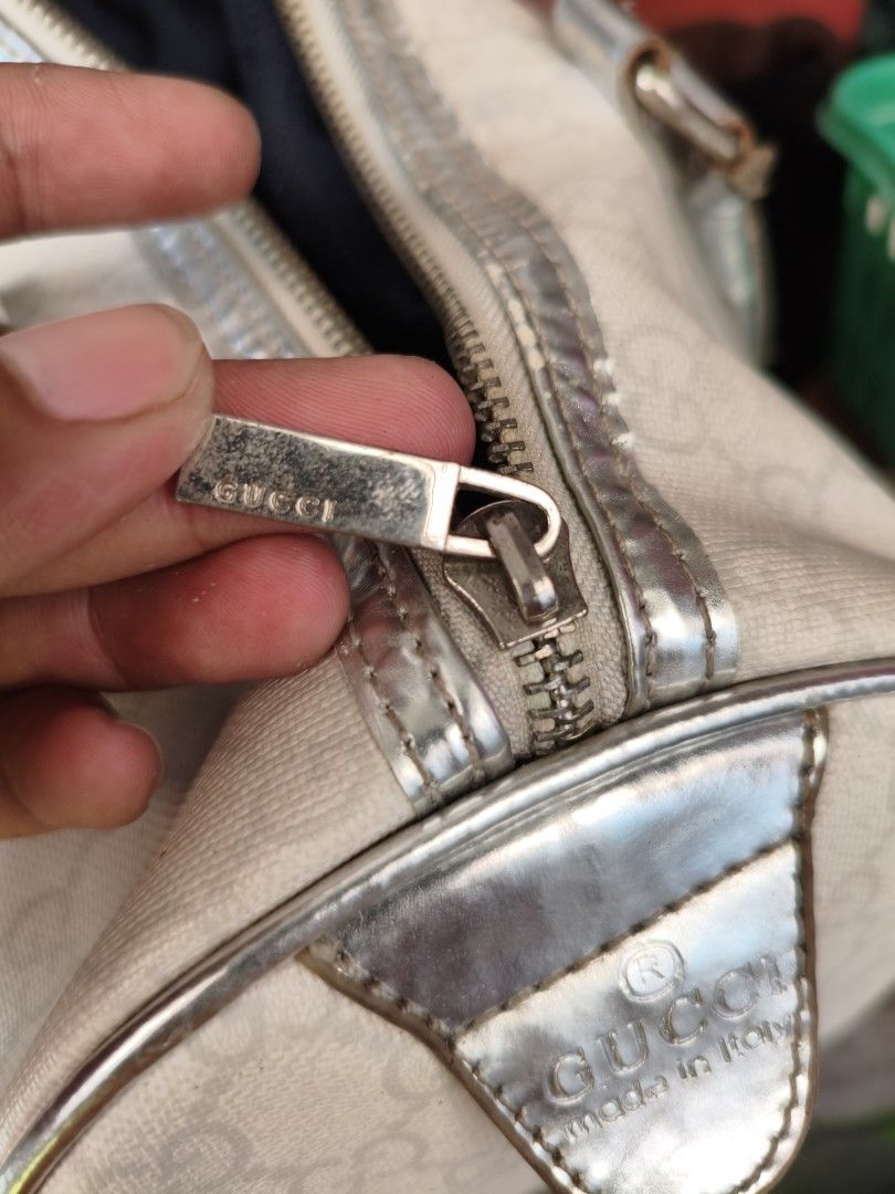 GUCCI HANDBAG (Category: Luxury Bags & Wallets) located in Cavite. Submitted by erwheen (Listing ID 1429543161, Image 3). Description: GUCCI HANDBAGS VERY GOOD CONDITION COLOR RATE 9/10 ISSUE SIGN OF USED ONLY 800 PLUS SHIPPING NO COD/COP MOP GCASH COURIER J&T / LALAMOVE LOCATION CAVITE CITY.