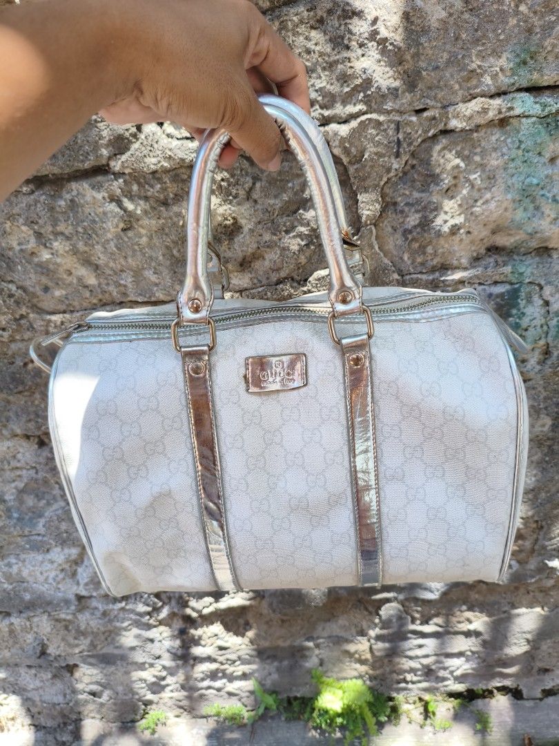 GUCCI HANDBAG (Category: Luxury Bags & Wallets) located in Cavite. Submitted by erwheen (Listing ID 1429543161, Image 1). Description: GUCCI HANDBAGS VERY GOOD CONDITION COLOR RATE 9/10 ISSUE SIGN OF USED ONLY 800 PLUS SHIPPING NO COD/COP MOP GCASH COURIER J&T / LALAMOVE LOCATION CAVITE CITY.