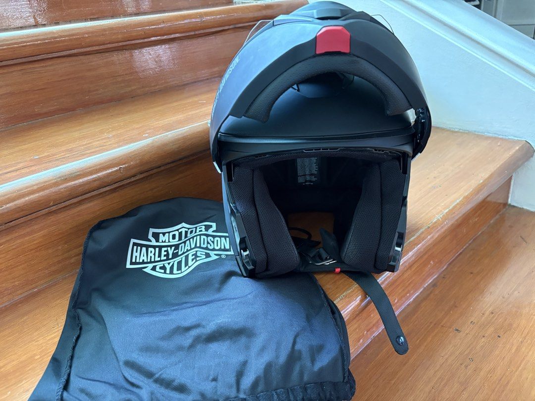Harley-Davidson Capstone Sun Shield II H31 Modular Helmet (Category: Helmets and other Riding Gears) located in Muntinlupa City. Submitted by ironman0907 (Listing ID 1429548314, Image 2). Description: Authentic Harley Davidson Helmet Never used, just displayed. Gorgeous Matte Black color Comes with dustbag.