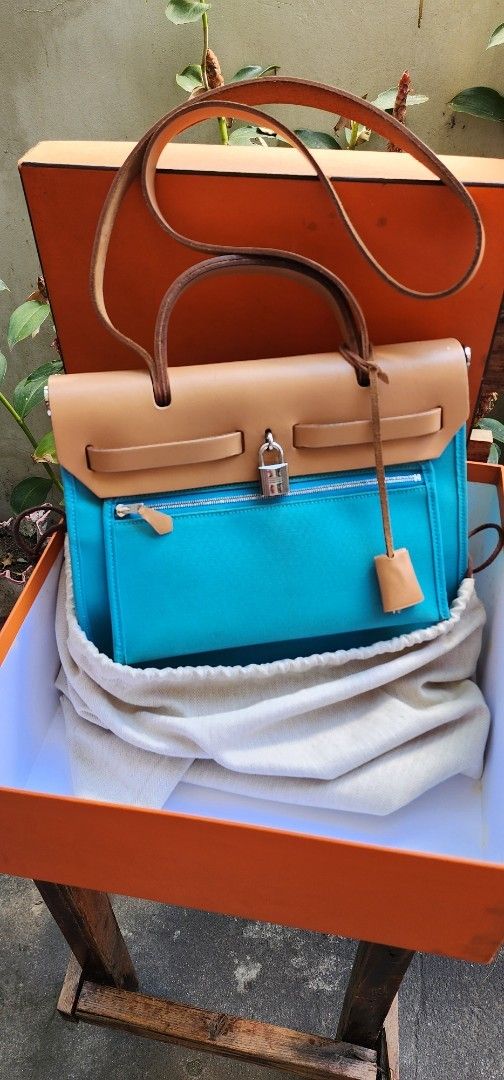 Hermes Herbag 31 (Category: Luxury Bags & Wallets) located in San Ildefonso. Submitted by chelsea_manalang42 (Listing ID 1429513436, Image 1). Description: preloved.