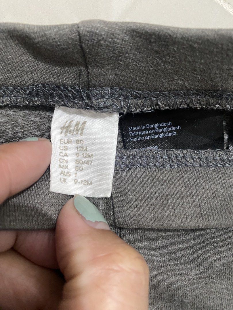 H&M Bunny Leggings 9-12M (Category: Babies & Kids Fashion) located in Rizal. Submitted by decluttermommaa (Listing ID 1429579915, Image 2). Description: Adorable H&M leggings featuring a cute bunny design on the knees. These gray leggings are sized for 9-12 month olds. Made in Bangladesh. Perfect for your little one's everyday wear. The leggings are made of a soft material, ensuring comfort for your baby..
