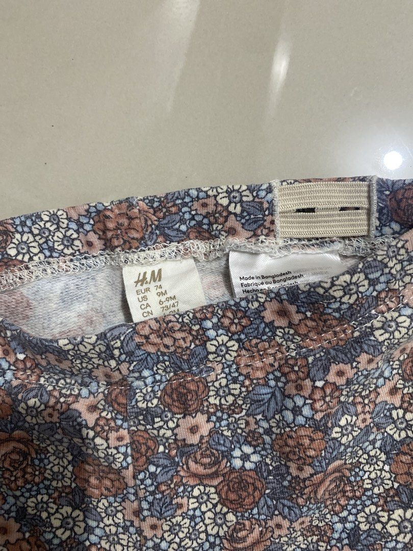 H&M Floral Leggings 9M (Category: Babies & Kids Fashion) located in Rizal. Submitted by decluttermommaa (Listing ID 1429582101, Image 2). Description: Adorable H&M leggings featuring a beautiful floral pattern..