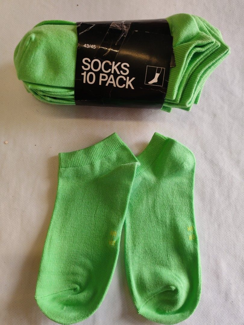 H&M Green Socks 10 Pack (Category: Socks) located in Quezon City. Submitted by rowem (Listing ID 1429570111, Image 1). Description: UNISEX SOCKS 150 - Pair 1000 - 10 Pairs Brand: H&M (Hennes & Mauritz). Style: Low-cut or "no-show" socks, designed to sit below the ankle. Color: Neon or lime green. Materials: Typically a blend of cotton, polyamide, and elastane for stretch and comfort.