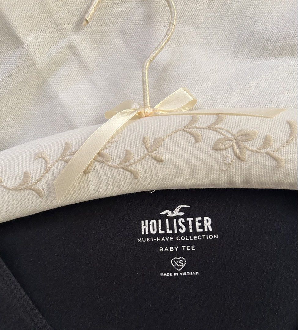 Hollister Must-Have Collection Top (Category: Shirts) located in Cavite. Submitted by veroniicaaa (Listing ID 1429549934, Image 2). Description: - fits XS to S - cotton.