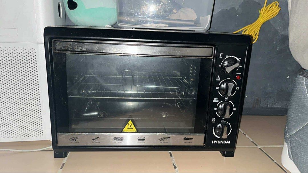 Hyundai Convection Oven 55L (Category: Ovens & Toasters) located in Quezon City. Submitted by bubbatea_ (Listing ID 1429576503, Image 1). Description: For Sale: Preloved Hyundai 55L Convection Oven Needs cleaning No issues ₱3,000 Quezon City.