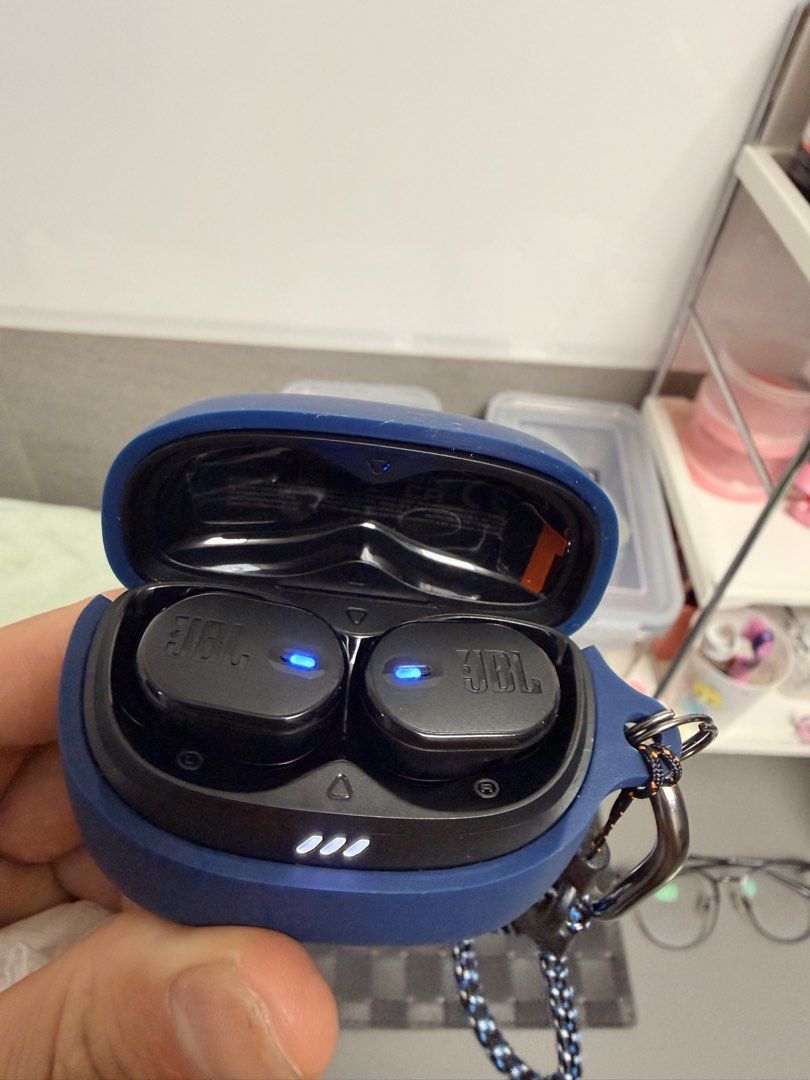 JBL True Wireless Earbuds with Charging Case416786271217264641