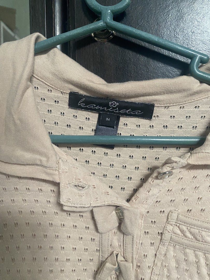 Kamiseta Beige Polo Top (Category: Blouses) located in Bulacan. Submitted by sshllync (Listing ID 1429609274, Image 2). Description: Vintage from my mom’s closet Location: Bulacan .