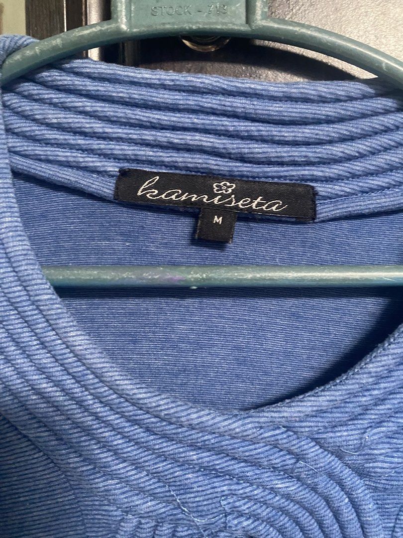 Kamiseta Blue Blouse Top (Category: Blouses) located in Bulacan. Submitted by sshllync (Listing ID 1429610333, Image 2). Description: Vintage from my mom’s closet Tela is Good Quality Location: Bulacan.